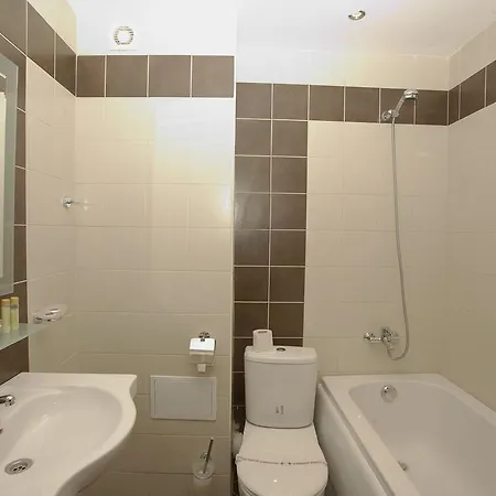 Apartment Private 1st Line *